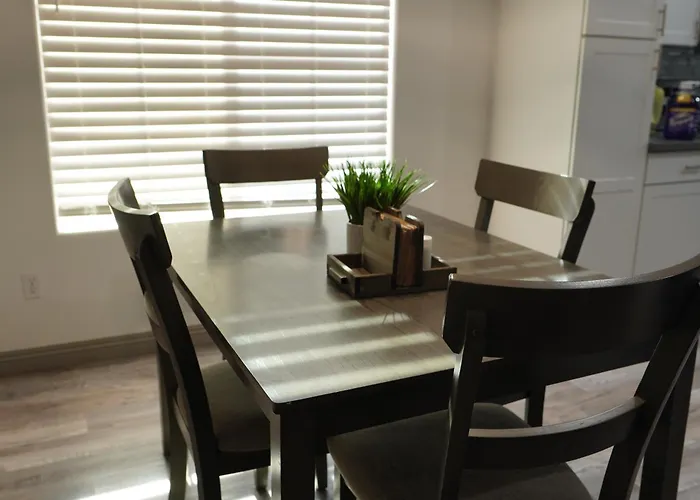 Newly Remodeled Family Friendly Home Near Lake